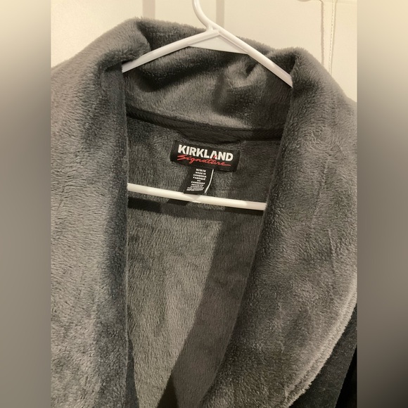 Kirkland Signature Women's Fleece Lined Robe - Picture 3 of 3